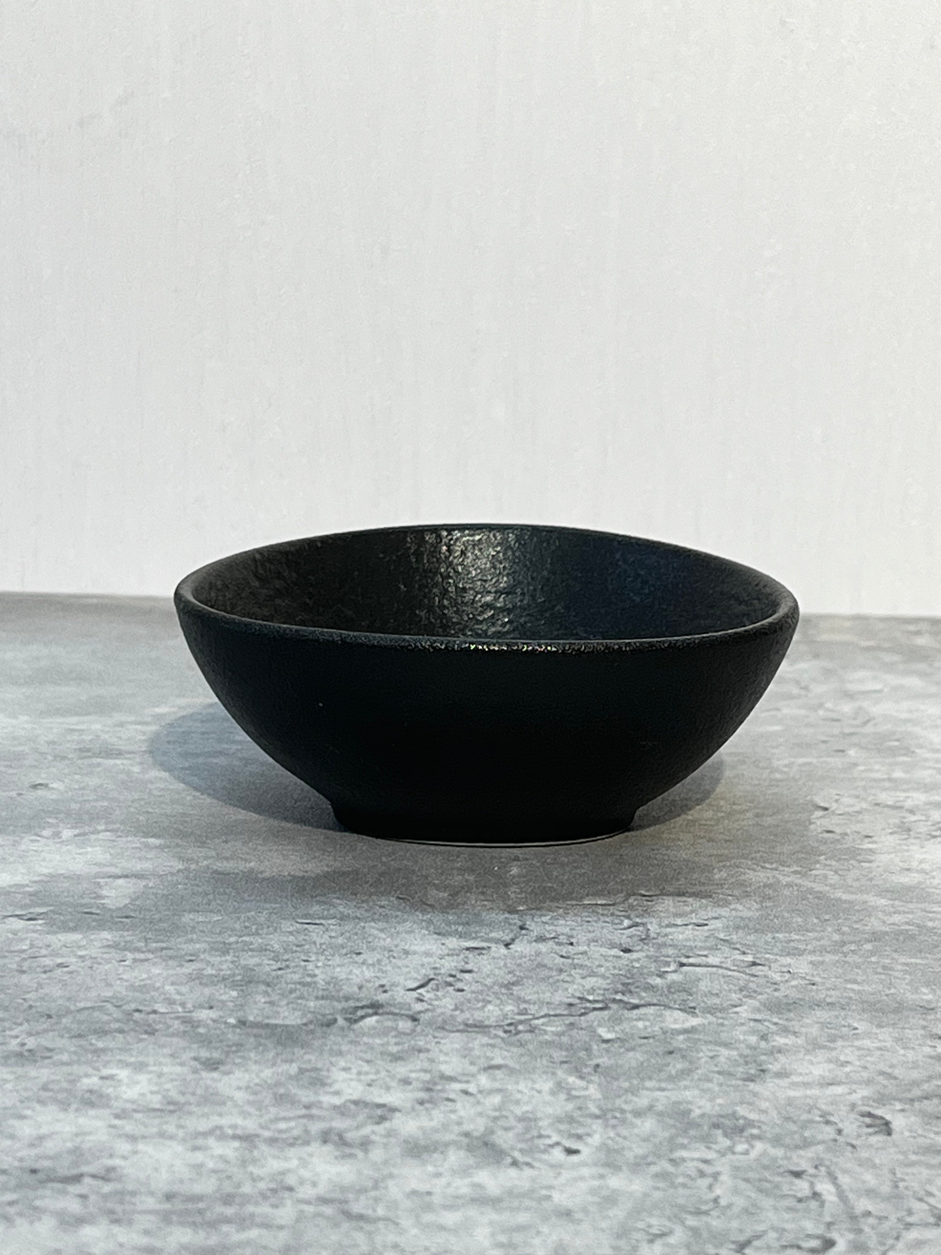 Caviar Triangle Saucer 3.75" Black